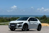 Peugeot 208 GT Hybrid: confira se eletrificação faz diferença na cidade