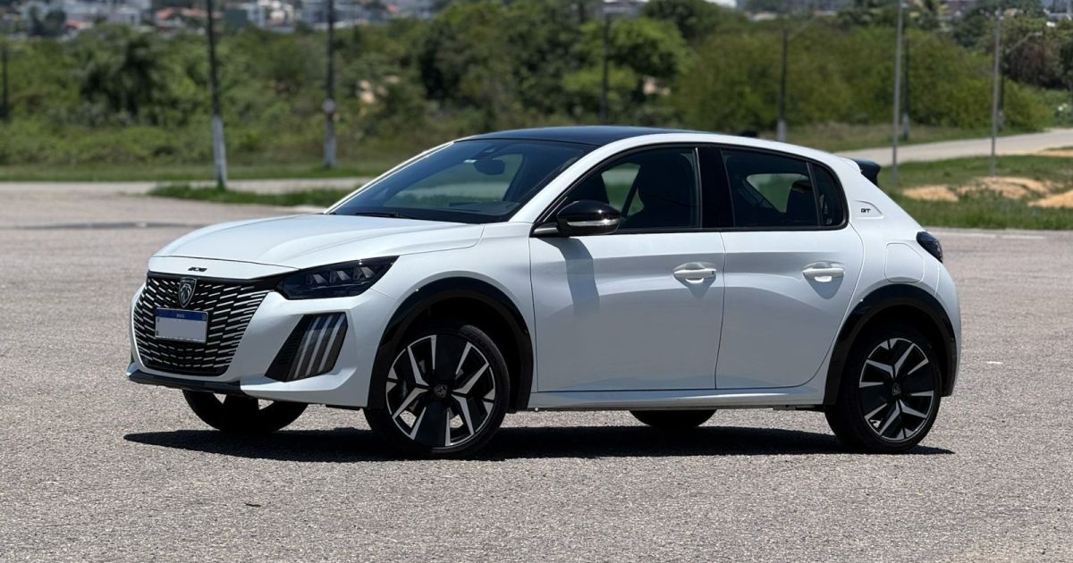 Peugeot 208 chega na linha 2027 com menor potência e novos preços