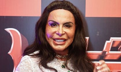 Gretchen usa coleira com nome do marido em bloco de Luísa Sonza