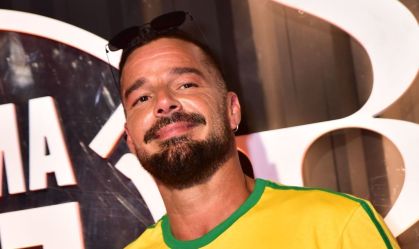 Ricky Martin chega ao Carvaval do Rio e exibe visão da Sapucaí: "Feliz"