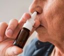 Vacina em spray nasal promete proteção contra Covid, gripe e pneumonia