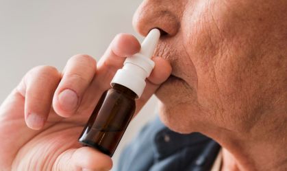 Vacina em spray nasal promete proteção contra Covid, gripe e pneumonia