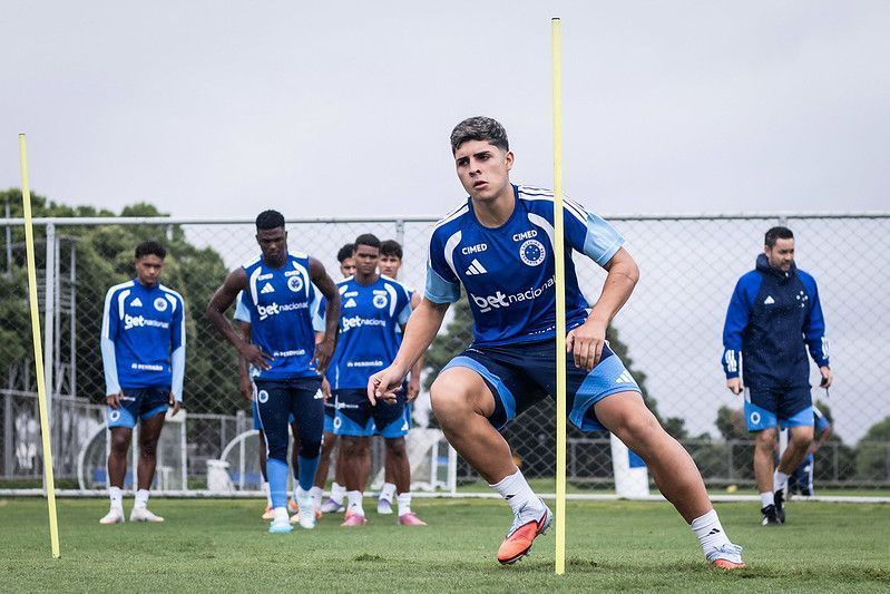 Cauan Baptistella durante treino do Cruzeiro