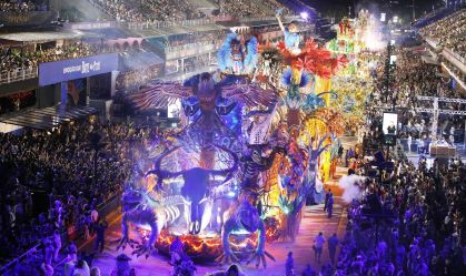 Oposição aciona PGR por evangélicos em “lata de conserva” em desfile