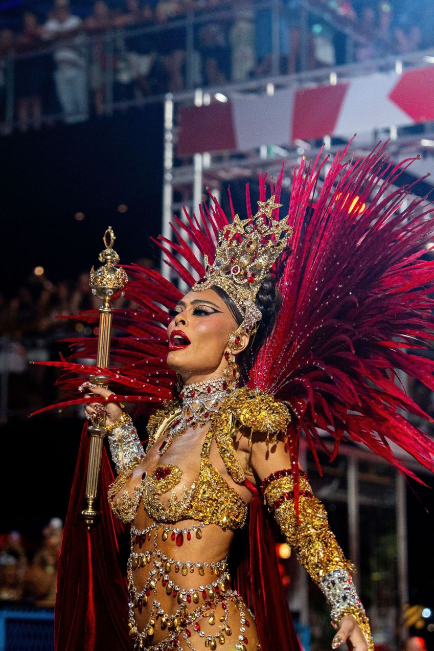 Juliana Paes no desfile da Viradouro 2026 • Eduardo Hollanda/Rio Carnaval