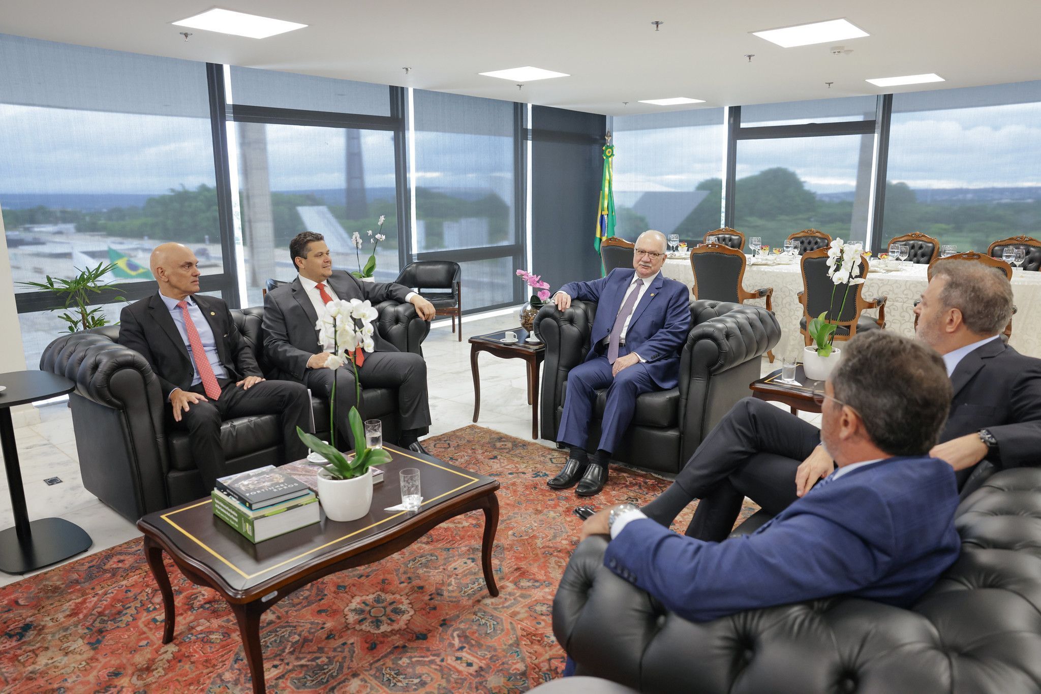 Reunião com Senador Davi Alcolumbre, Presidente do Senado Federal, Deputado Hugo Motta, Presidente da Câmara dos Deputados, Ministro Vital do Rego Filho, Presidente do Tribunal de Contas da União e Hindenburgo Chateaubriand, Vice-Procurador Geral da Repúb