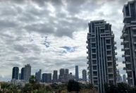 Interceptações de Israel iluminam céu de Tel Aviv após retaliação do Irã