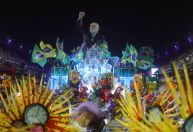 Escola que homenageou Lula é rebaixada do Grupo Especial do Rio de Janeiro