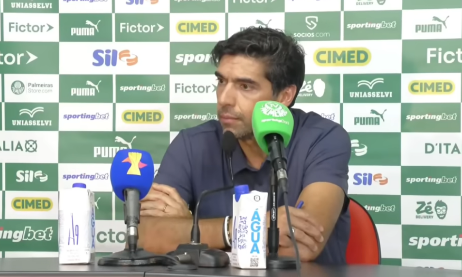 Abel Ferreira durante entrevista coletiva neste domingo