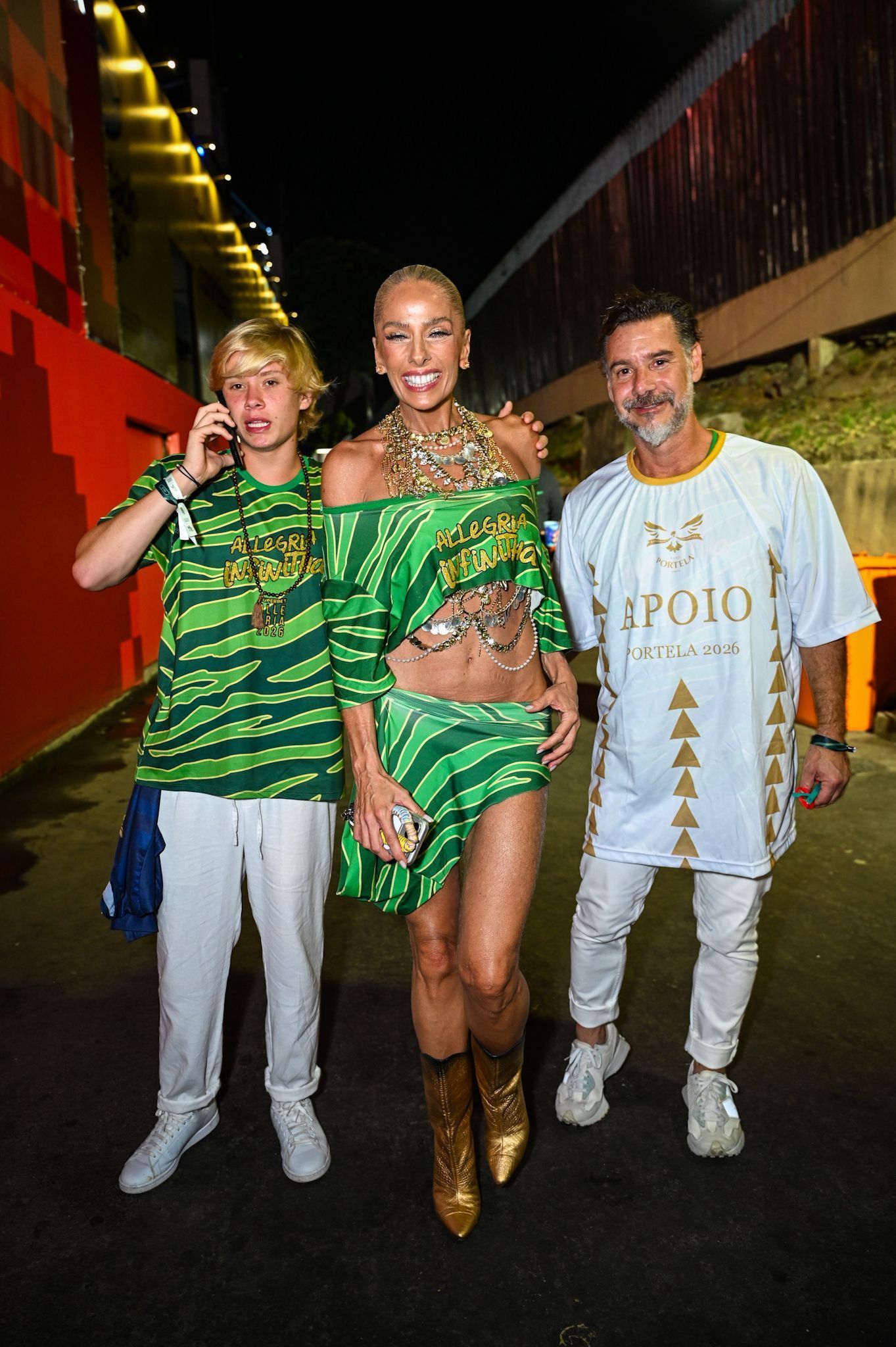 Adriane Galisteu com o Marido Alexandre Iódice e o filho Vittorio • AgNews/Marcelo Sá Barretto
