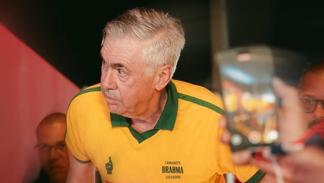 Ancelotti durante carnaval em Salvador
