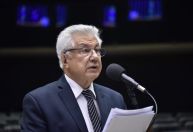 Chinaglia diz que Hugo vê reforma suficiente após decisão de Dino