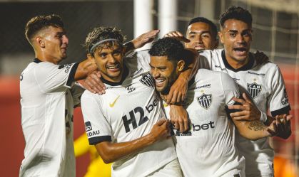 Atlético-MG comemora contra o Itabirito