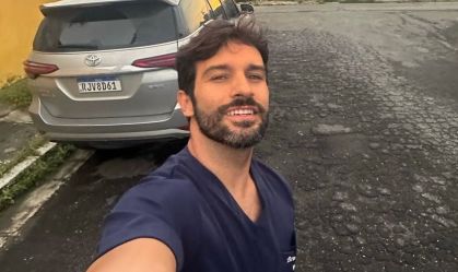 Bruno Bevan é médico, ator e modelo