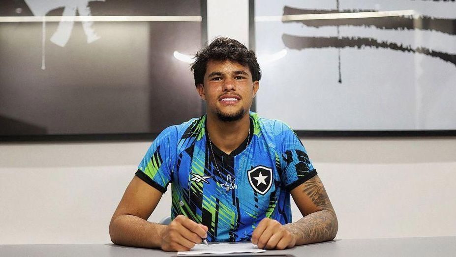 Bruno Samudio assina contrato