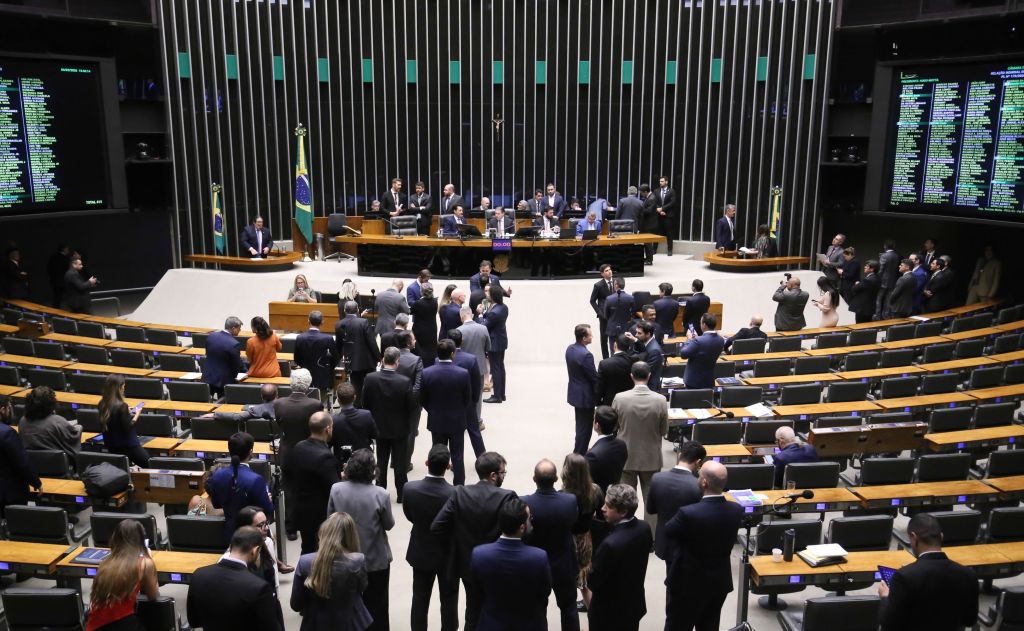 A cinco dias do fim de janela partidária, 52 deputados já trocaram de sigla  | CNN Brasil