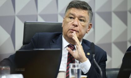 Presidente da CPMI do INSS critica Dino por permitir silêncio de depoente