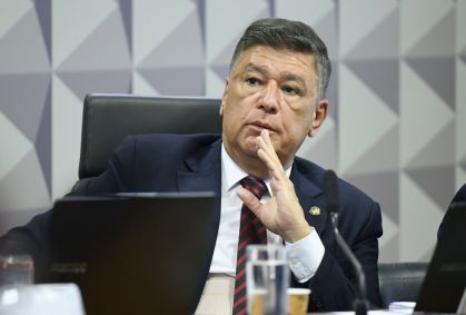 Presidente da CPMI do INSS critica Dino por permitir silêncio de depoente