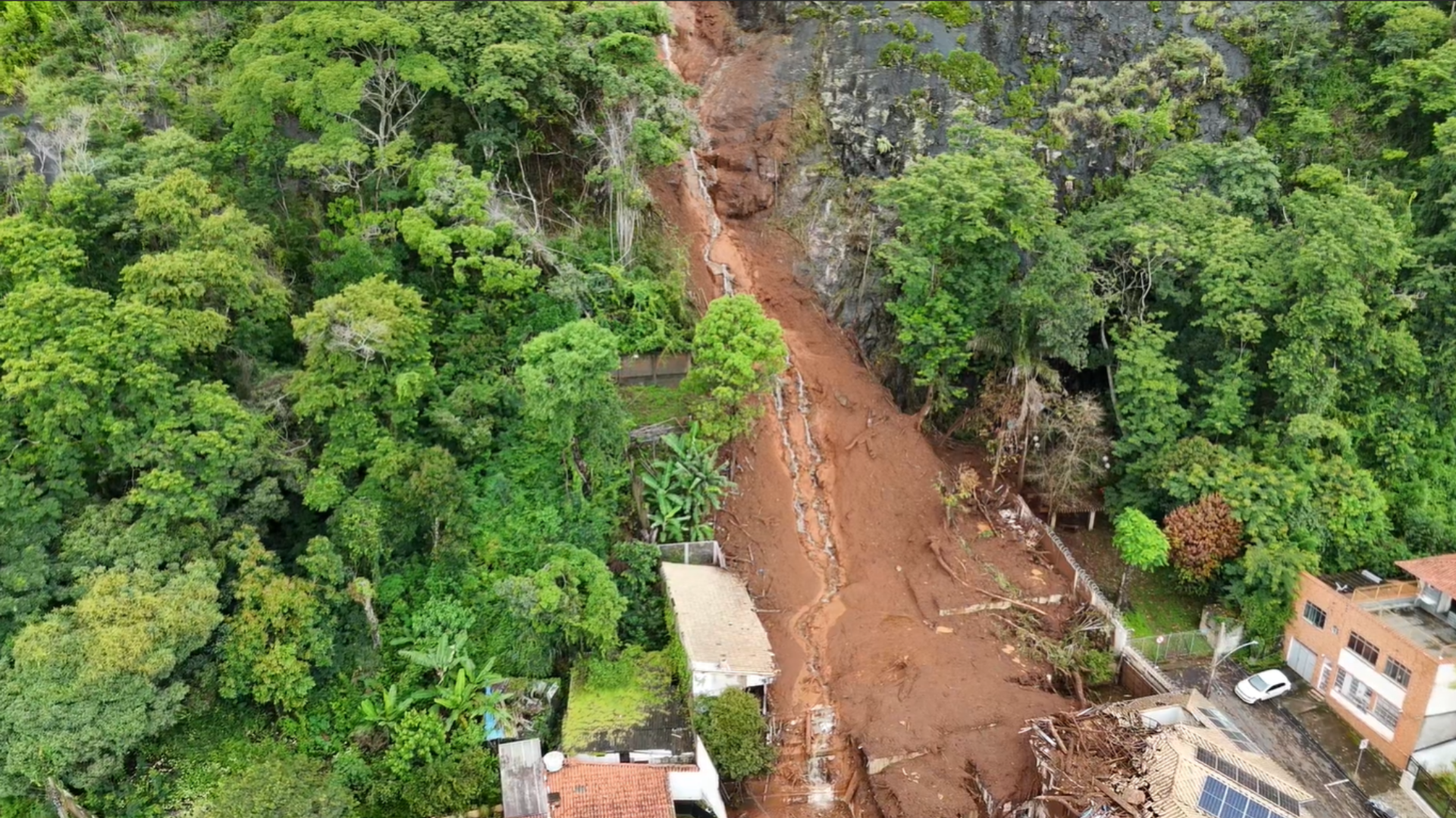 Imagens aéreas mostram a situação em Juiz de Fora após chuvas que atingiram a cidade