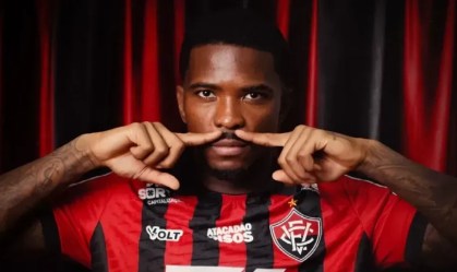 Cacá é anunciado como reforço do Vitória