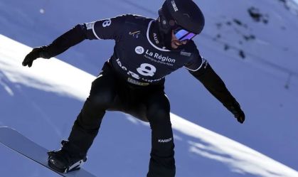 Snowboarder australiano fratura pescoço em treino e é levado a hospital
