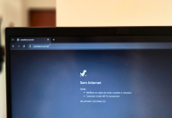 Por que a internet cai com frequência no Brasil? Especialista explica