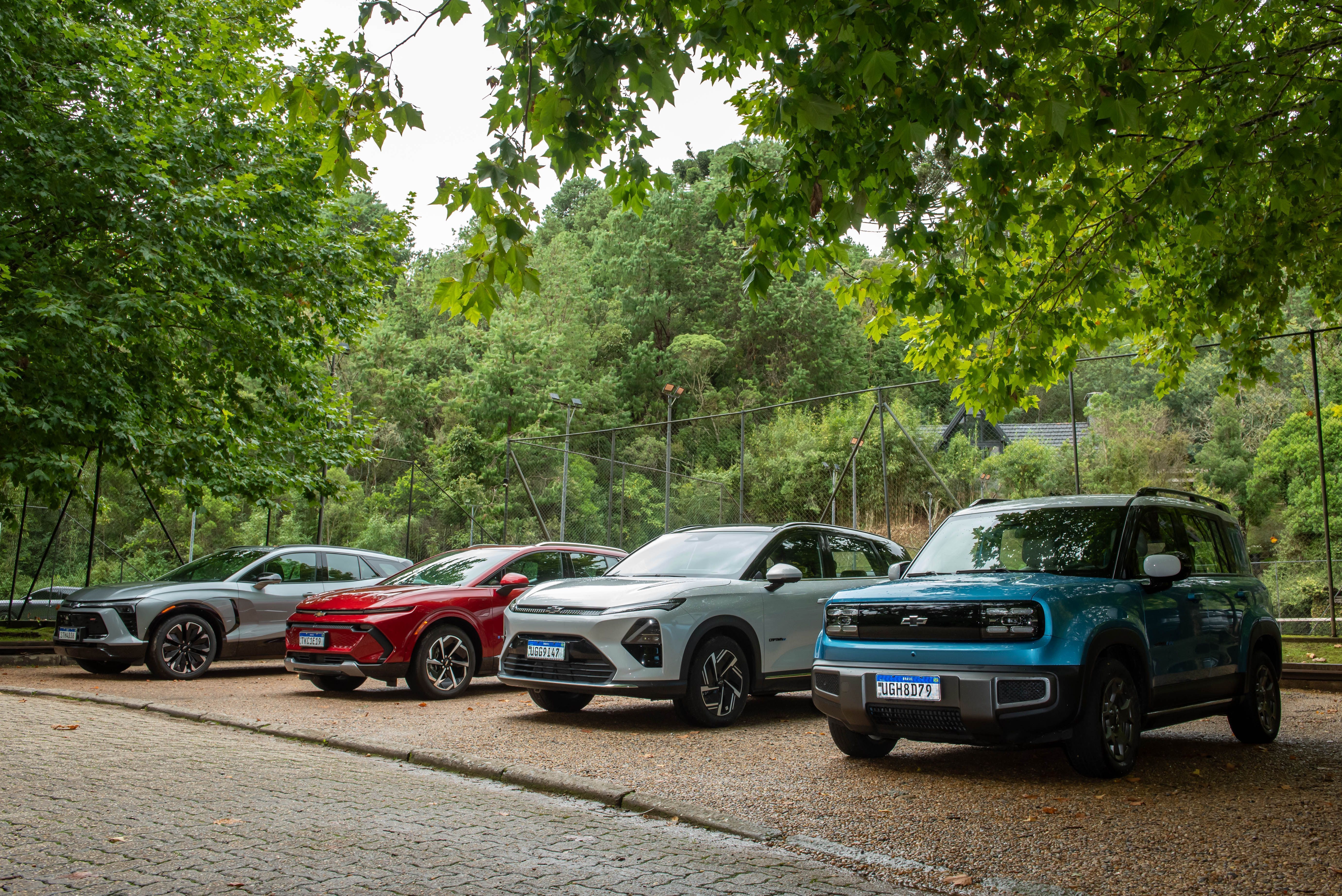 SUVs elétricos da GM (da Direita para Esquerda): Spart EUV, Captiva EV, Equinox EV e Blazer EV • Fabio Gonzalez/Divulgação