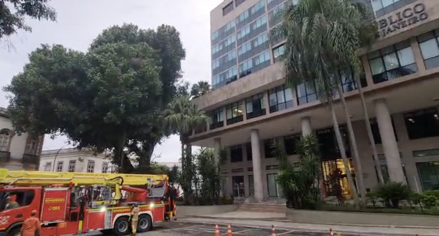 Foco foi controlado pela brigada de incêndio da instituição, com apoio do Corpo de Bombeiros. • Reprodução - Redes sociais