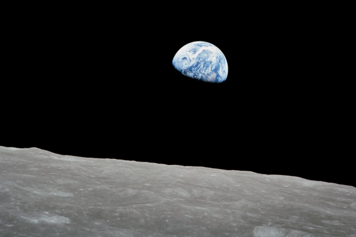A famosa fotografia do nascer da Terra tirada pela Apollo 8 • Divulgação/Nasa