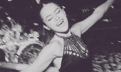 Maisa mostra detalhes de seu Carnaval ao lado de amigos e declara: "Te amo"