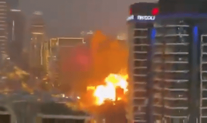 Veja momento em que hotel de luxo em Dubai é atingido por drones do Irã
