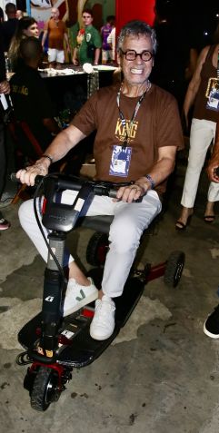 Carlinhos de Jesus no camarote na Marquês de Sapucaí • Rogério Fidalgo/AgNews