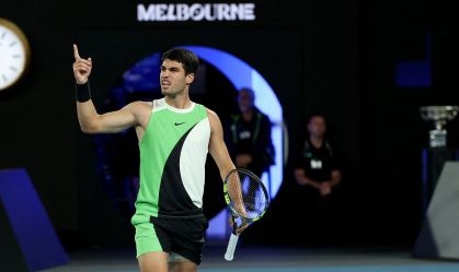 Alcaraz vence Djokovic, conquista Australian Open e fecha career slam