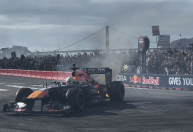 Carro de piloto da F1 pega fogo durante evento de exibição nos EUA