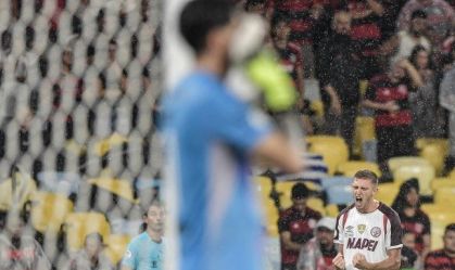 Rodrigo Castillo comemora o gol marcado sobre o Flamengo