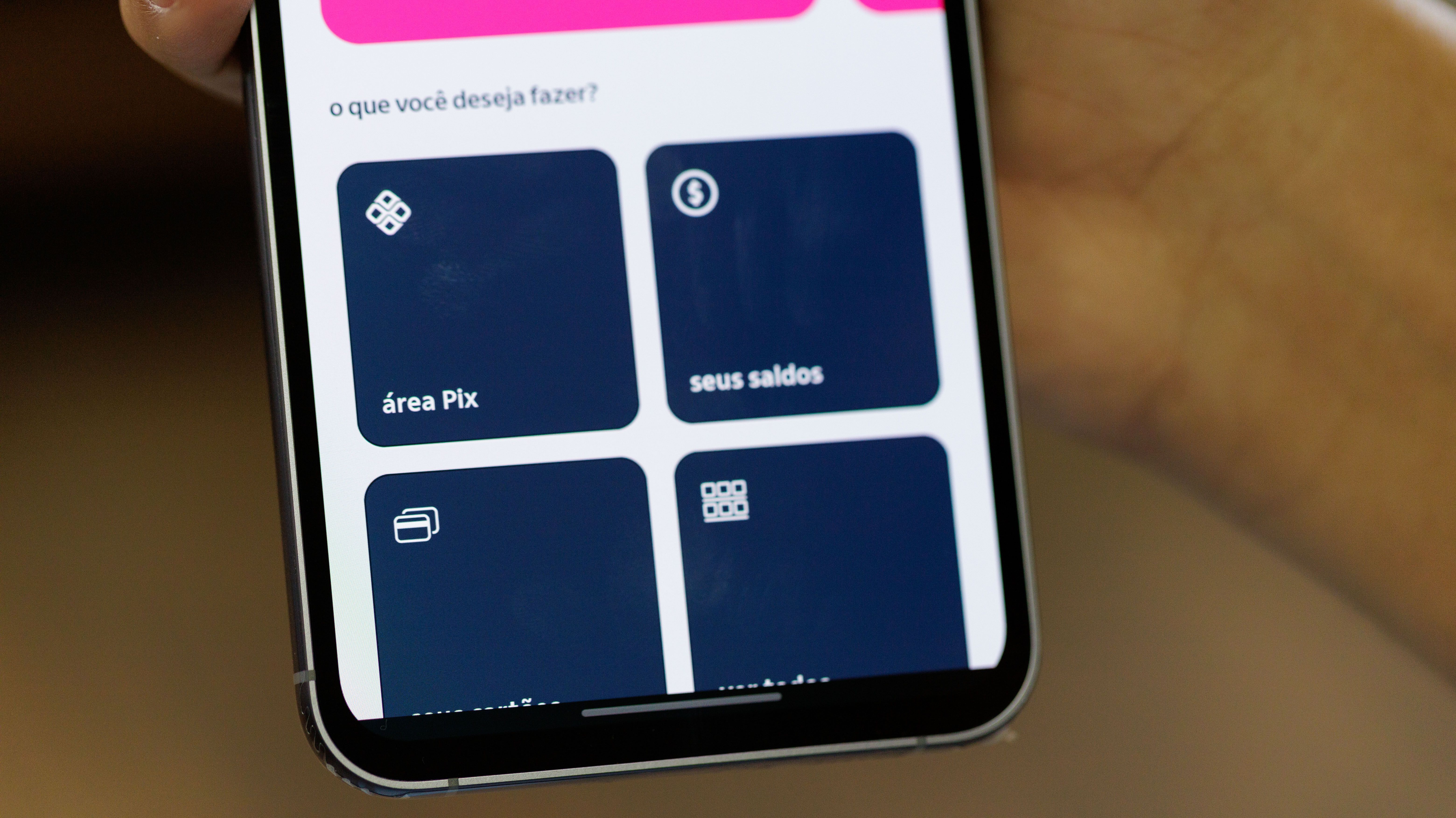 Apps de bancos possuem tela para colocar limites de transferência no Pix • Ivo Meneghel Jr/Canaltech