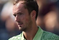 Em meio a tensão no Oriente Médio, Medvedev é campeão em Dubai por W.O.