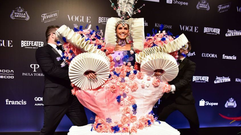 Deborah Secco no Baile da Vogue 2026, no Rio de Janeiro • Natália Rampinelli/AgNews