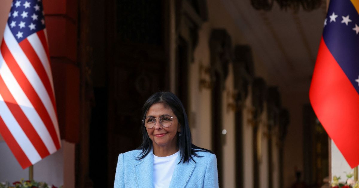 Análise: Delcy Rodríguez repete a tática do chavismo para manter o poder