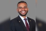 Deputado do DF é atingido por spray de pimenta em bloco de Carnaval