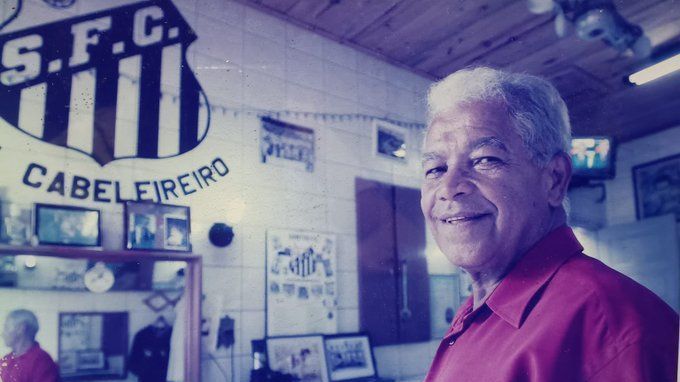 Barbeiro responsável por topete de Pelé morre aos 87 anos