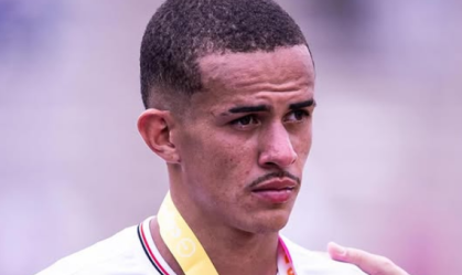 Djhordney é titular pela primeira vez no profissional