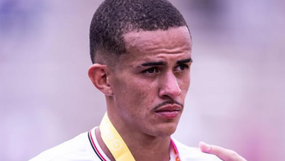 Djhordney é titular pela primeira vez no profissional