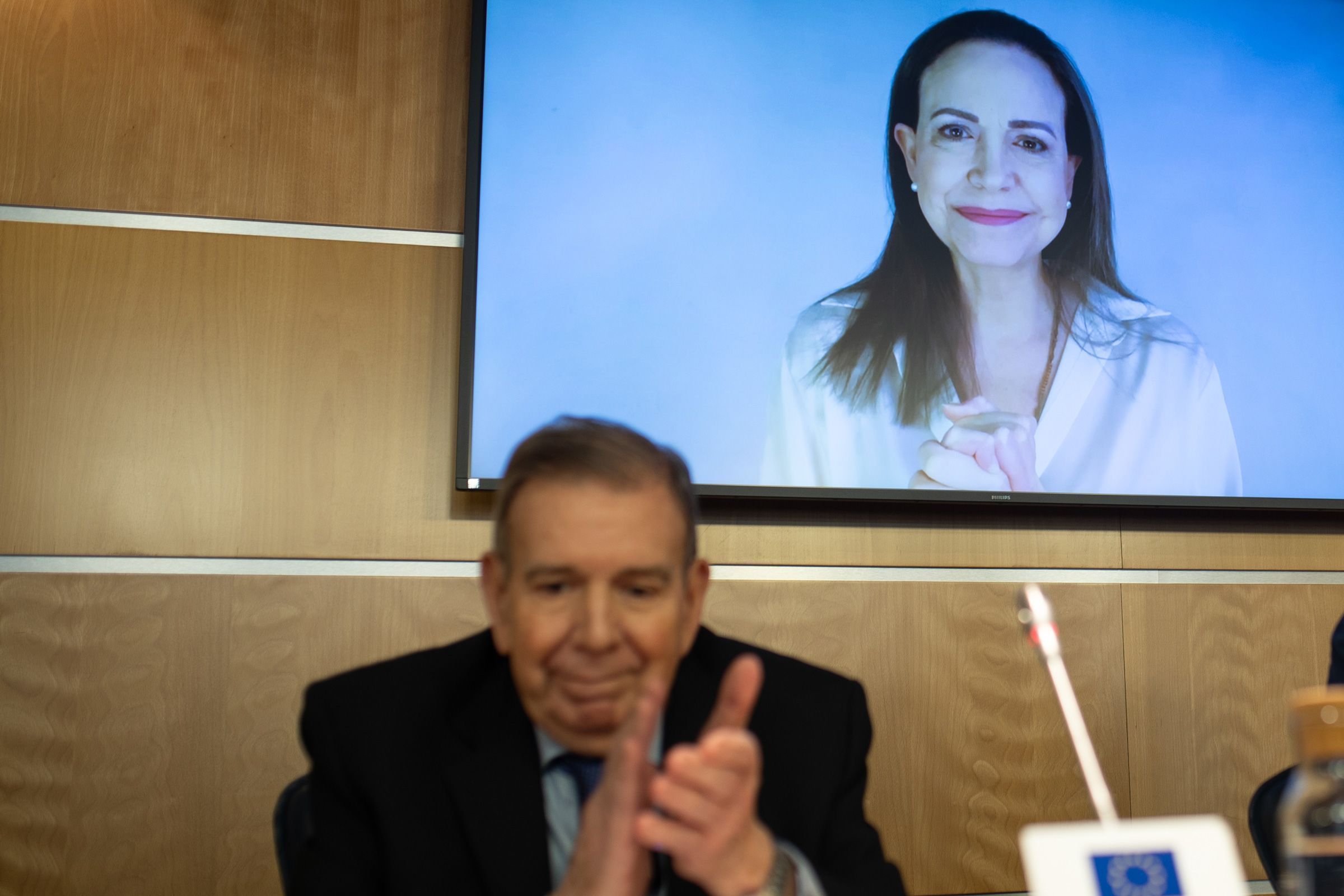 Edmundo González e Maria Corina Machado • Alejandro Martinez Velez/Europa Press/Getty Images via CNN Newsource
