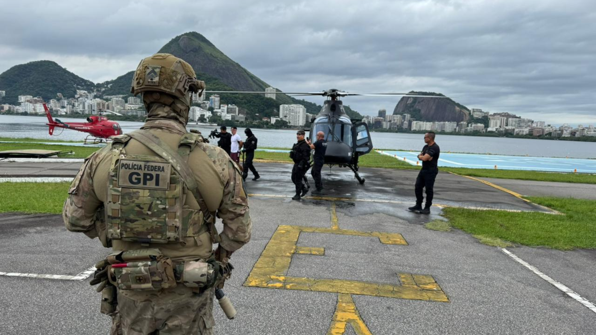 Aldilsinho é levado pela Polícia Federal a helicópetero