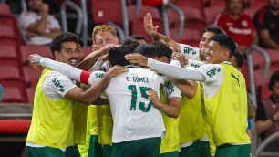 Palmeiras vence Inter fora de casa e assume a liderança do Brasileirão