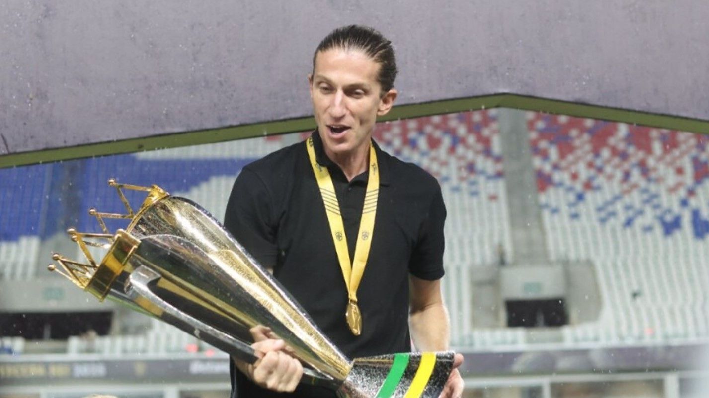 Filipe Luís celebra o título da Supercopa de 2025