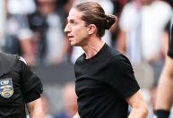 Filipe Luís prega tranquilidade no Flamengo após início negativo em 2026