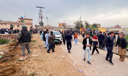 Homem-bomba mata 31 pessoas em mesquita xiita na capital do Paquistão