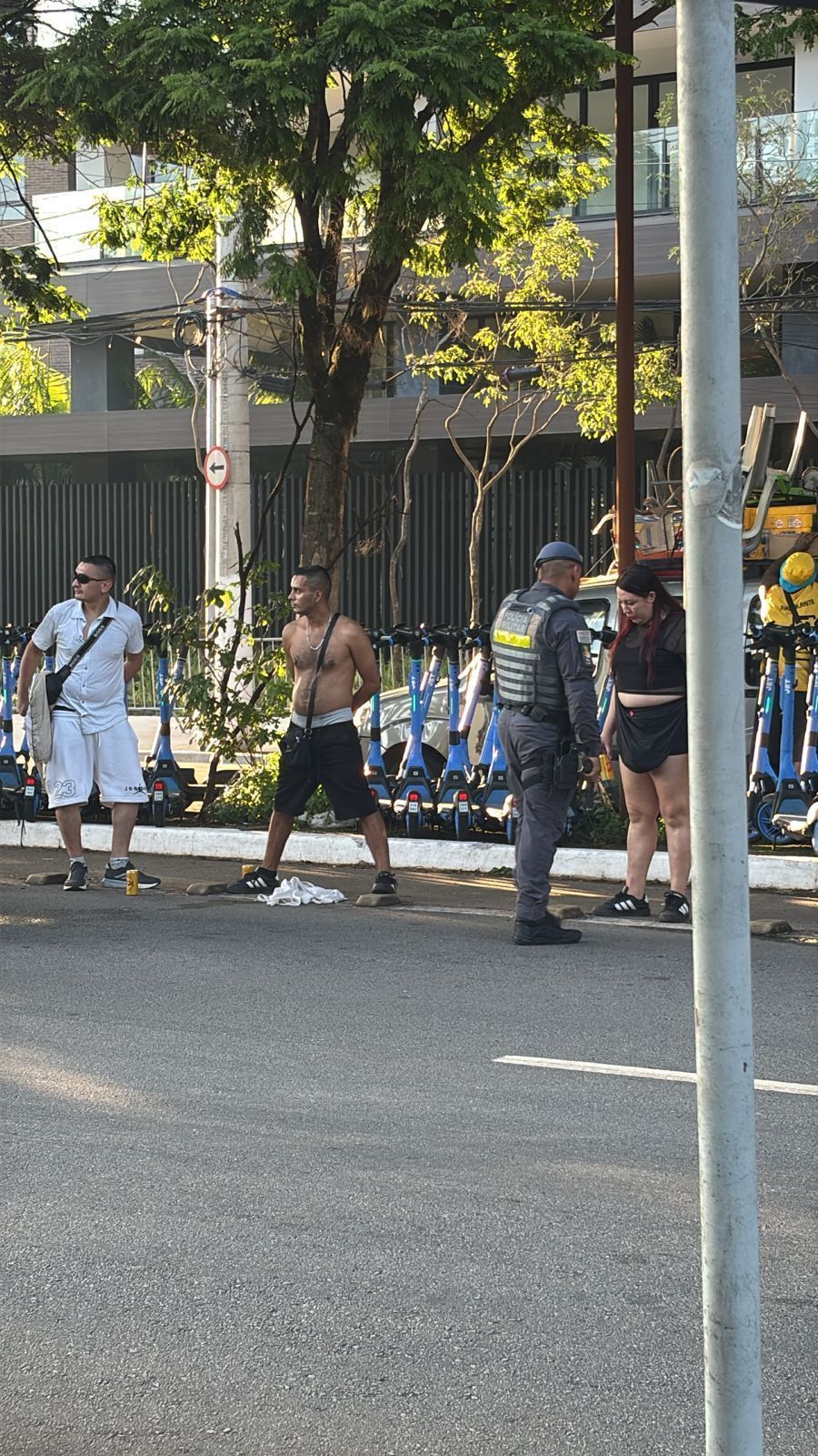 Furto de celulares durante um bloco de carnaval no bairro do Ibirapuera, em São Paulo •